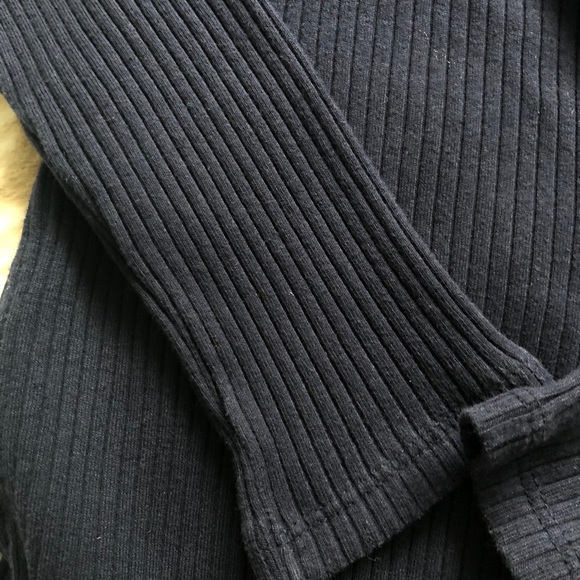 UNIQLO navy turtleneck - Picture 3 of 4